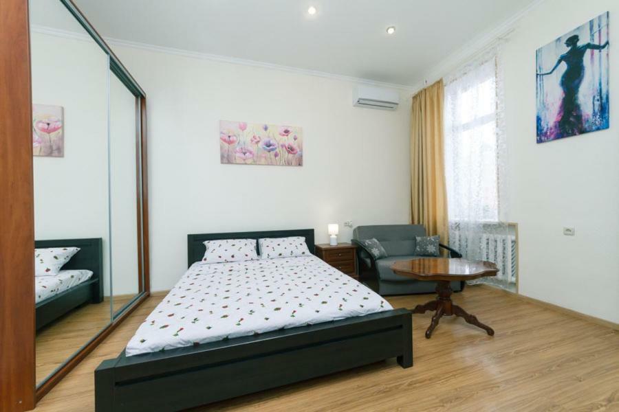 Apartment On Saksahanskoho Street Kiev Luaran gambar